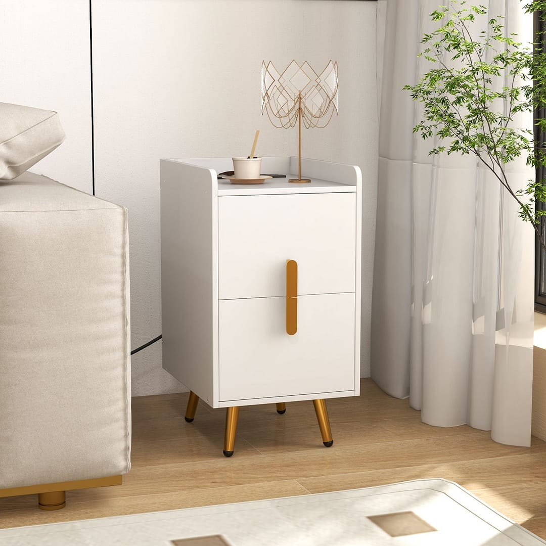 Costway Comodino con stazione di ricarica 2 cassetti, Tavolini da letto divano con gambe in metallo 2 porte USB e 3 prese Bianco