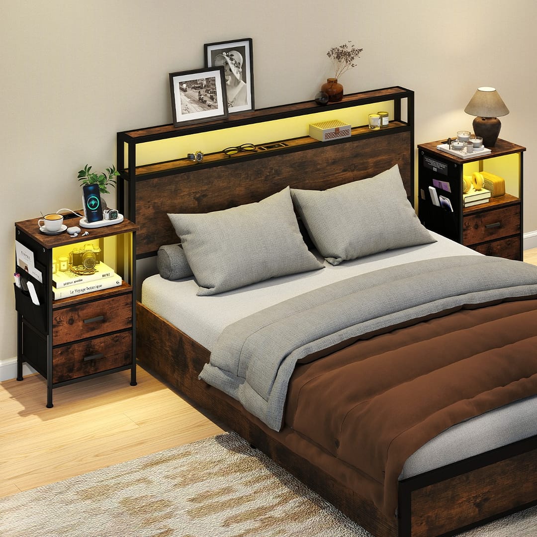 Costway Comodino con stazione di ricarica 2 cassetti e 6 tasche laterali, Tavolino industriale per camera da letto Marrone 2 Pezzi