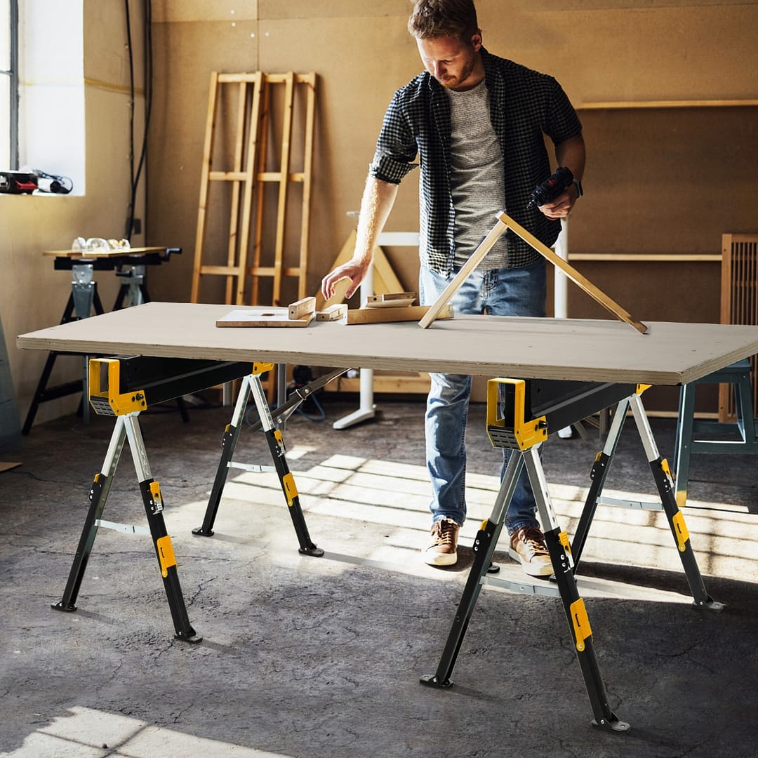 Costway Set di 2 cavalletti pieghevoli con 2 x 4 bracci di supporto altezza regolabile, Cavalletti per sega portatili Giallo