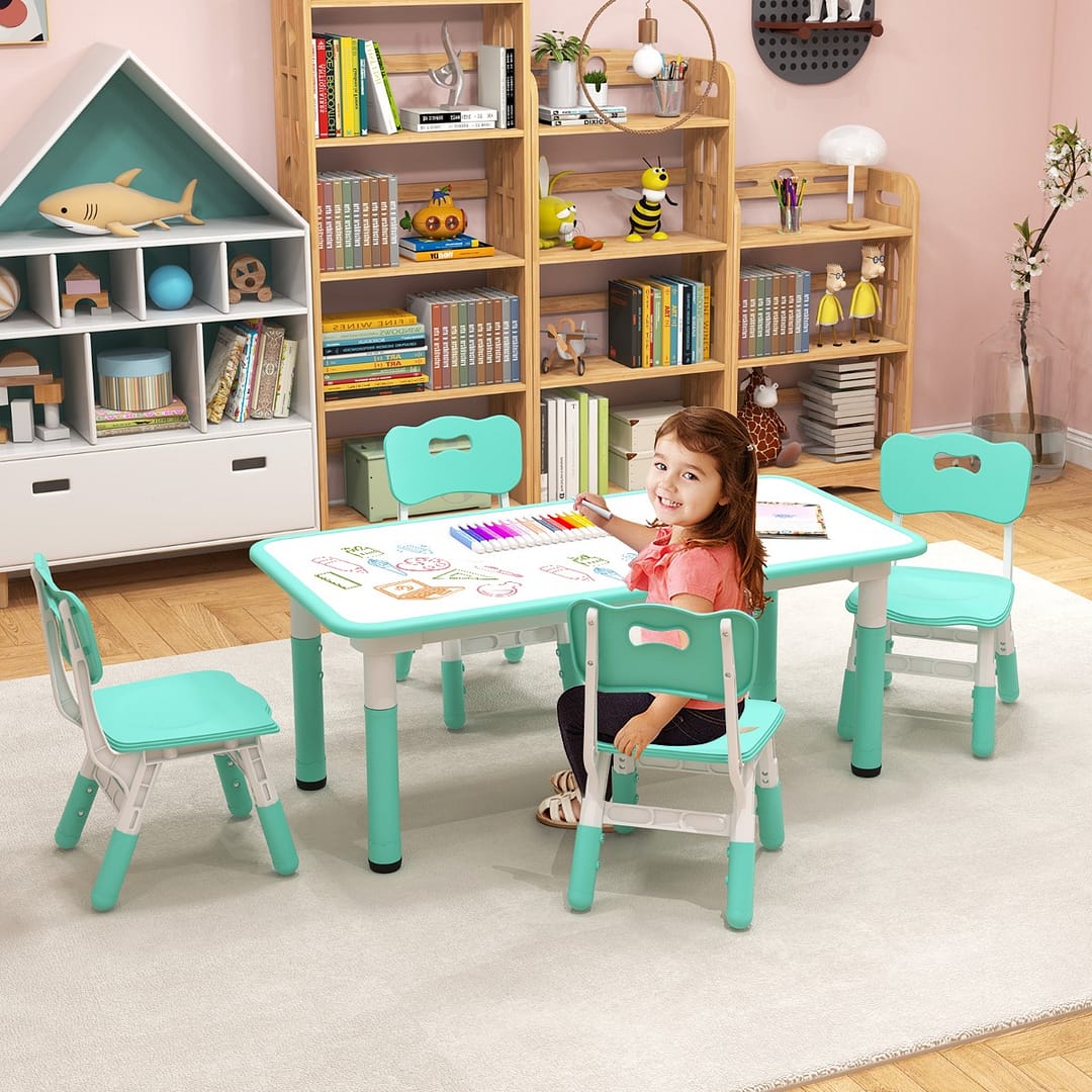 Costway Set tavolo per bambini e 4 sedie multiattività, Scrivania regolabile in altezza con piano graffiti Verde
