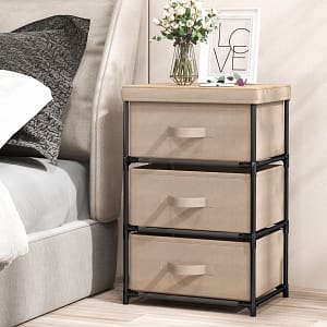 Costway Comodino in tessuto con 3 cassetti e struttura robusta in metallo, Cassettiera a 3 livelli salvaspazio Marrone