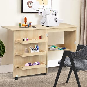 Costway Mobiletto per macchina da cucire pieghevole Tavolo da cucito con mensole 117x40x78cm Naturale