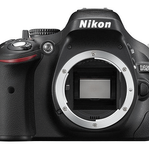 Nikon D5200 SLR nera + obiettivo AF-S VR DX 18-55 mm – nuovo
