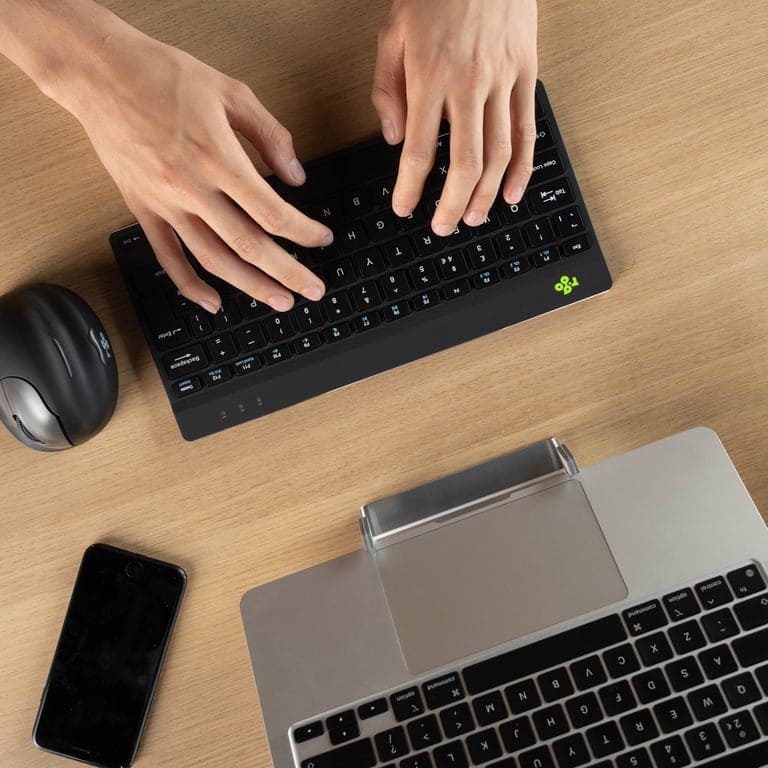 R-Go Tools Compact Break Tastiera ergonomica R-Go , tastiera compatta con software break, AZERTY (FR), Bluetooth, nero – nuovo