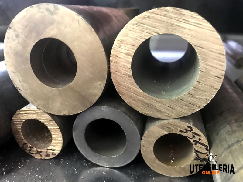 Barre tonde forate in bronzo estruso UNI 7013-8 30x20 100mm